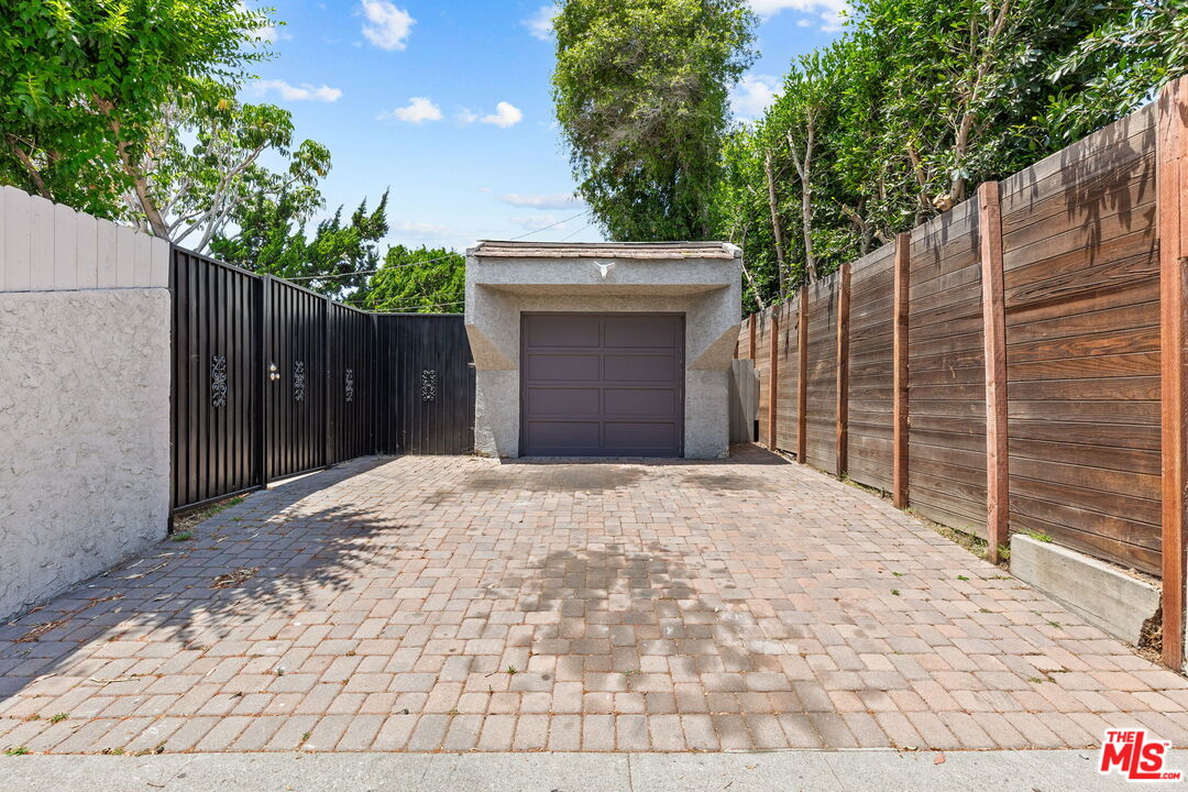 2148 Veteran Ave