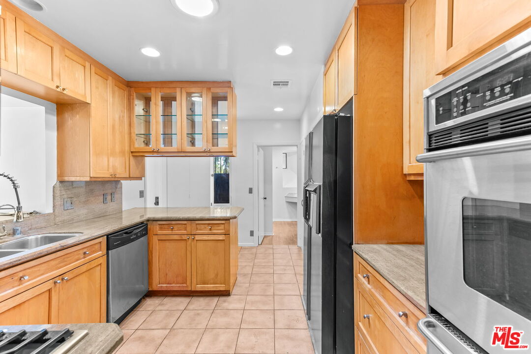2148 Veteran Ave