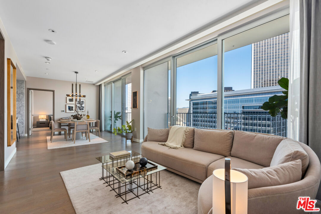 2025 Avenue Of The Stars Unit: 1414