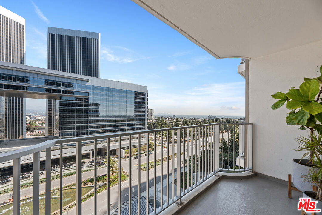 2025 Avenue Of The Stars Unit: 1408