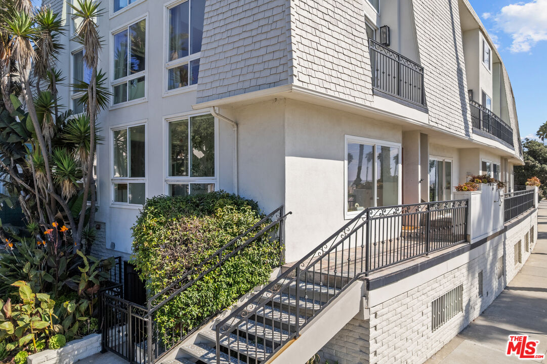 118 Wadsworth Ave Unit: 1