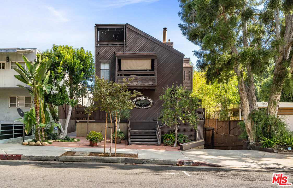 906 N Kings Rd Unit: 7