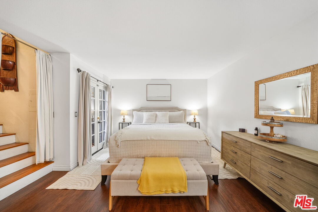 906 N Kings Rd Unit: 7