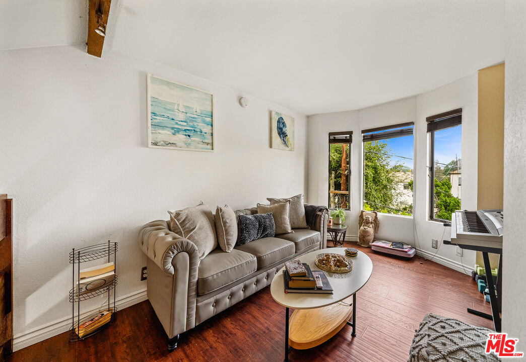 906 N Kings Rd Unit: 7