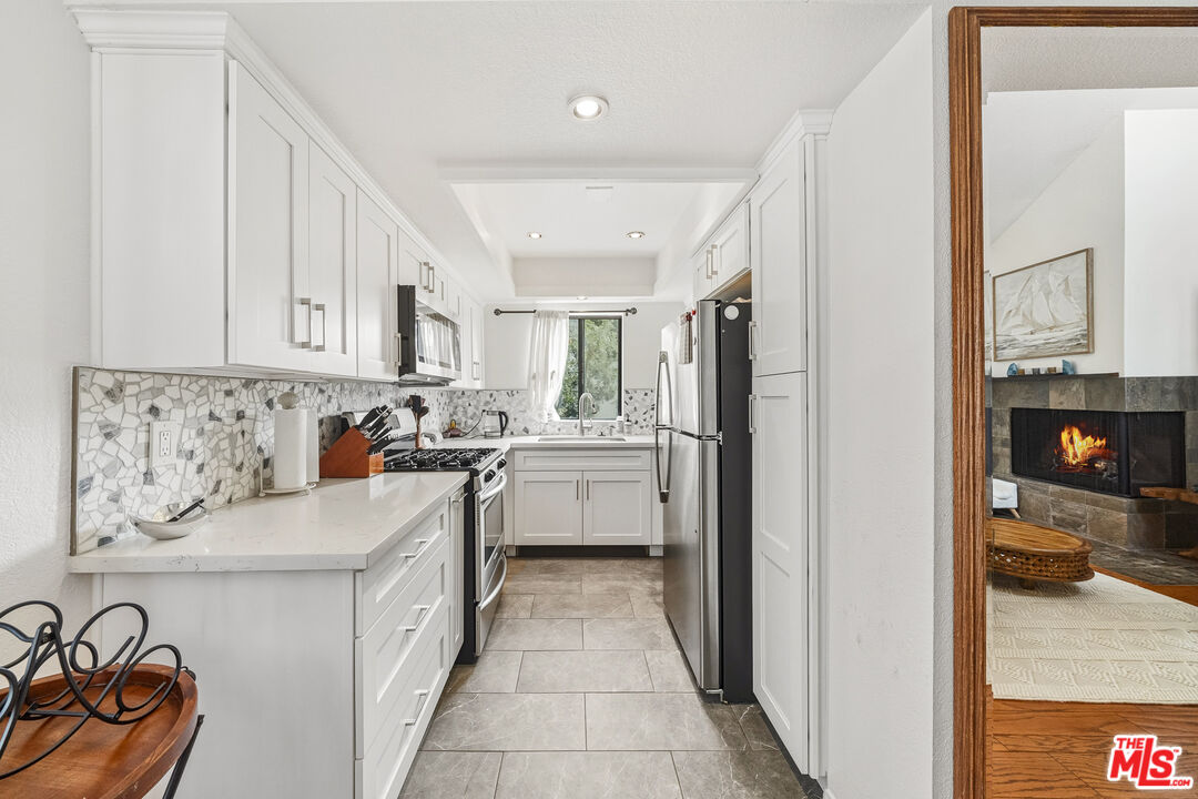 906 N Kings Rd Unit: 7