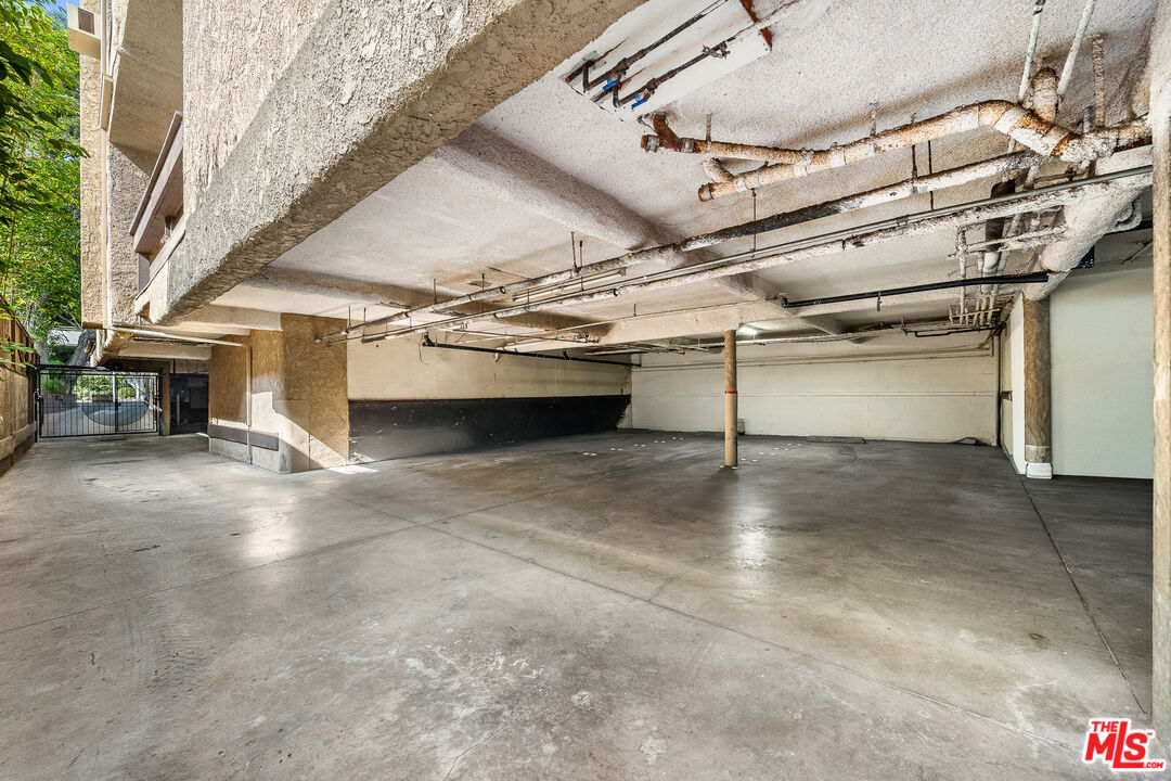 906 N Kings Rd Unit: 7