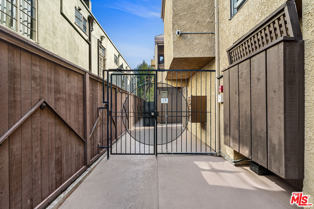 906 N Kings Rd Unit: 7