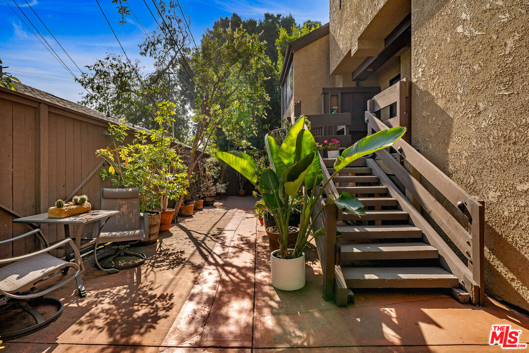 906 N Kings Rd Unit: 7