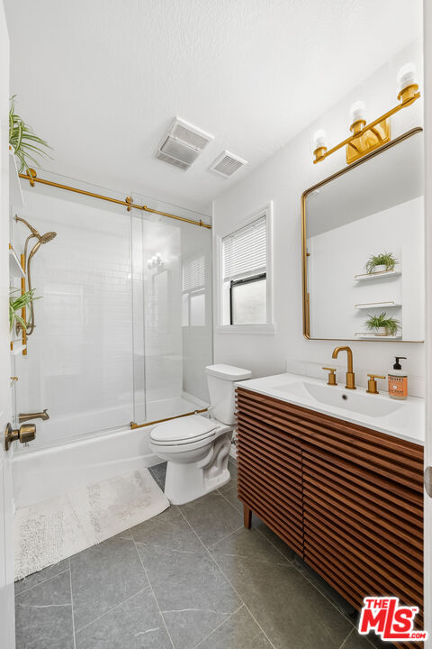 906 N Kings Rd Unit: 7