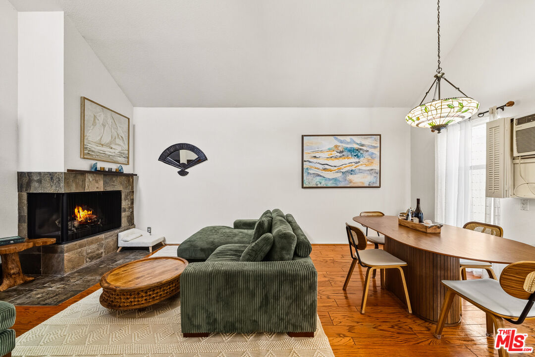 906 N Kings Rd Unit: 7