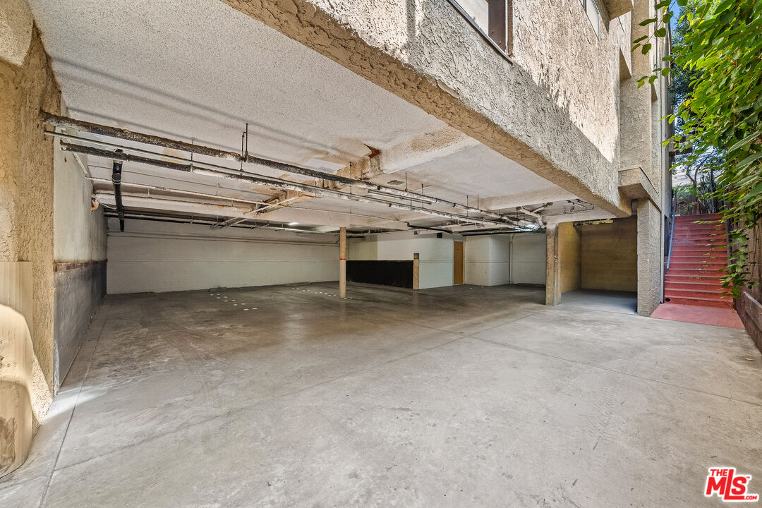 906 N Kings Rd Unit: 7