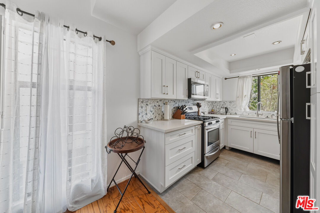 906 N Kings Rd Unit: 7