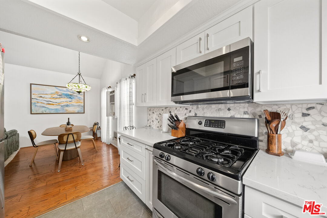 906 N Kings Rd Unit: 7