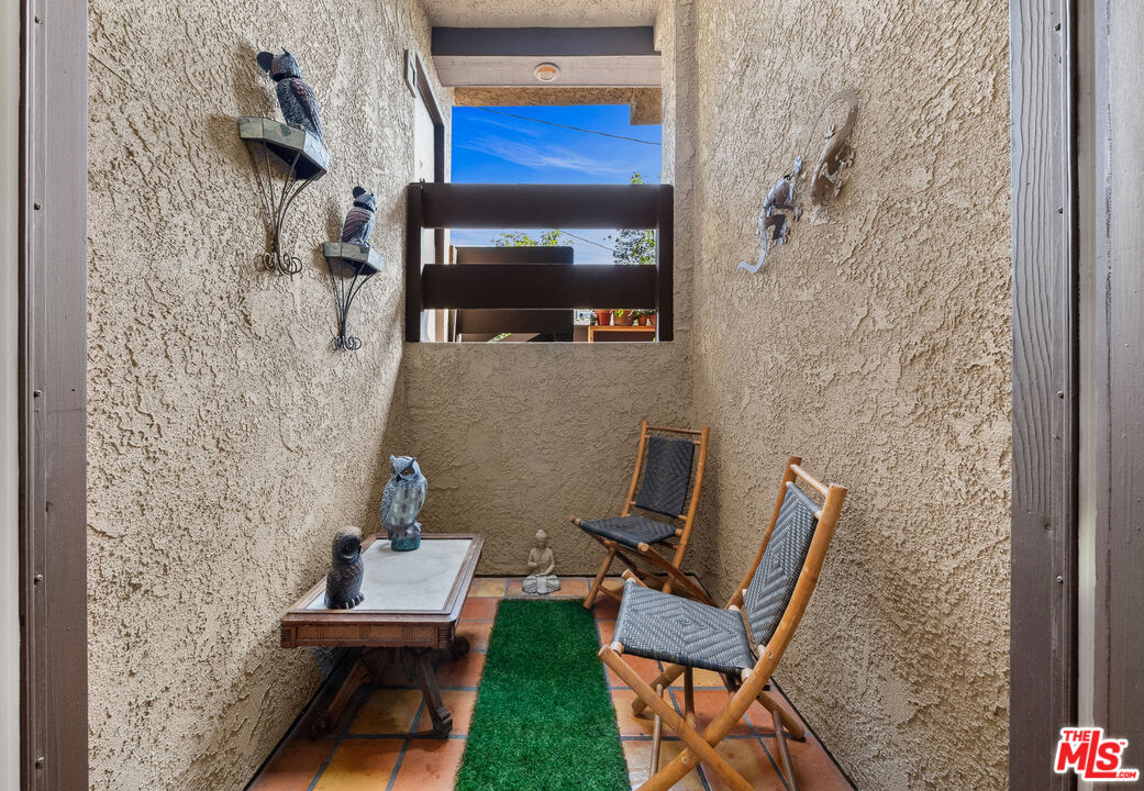 906 N Kings Rd Unit: 7