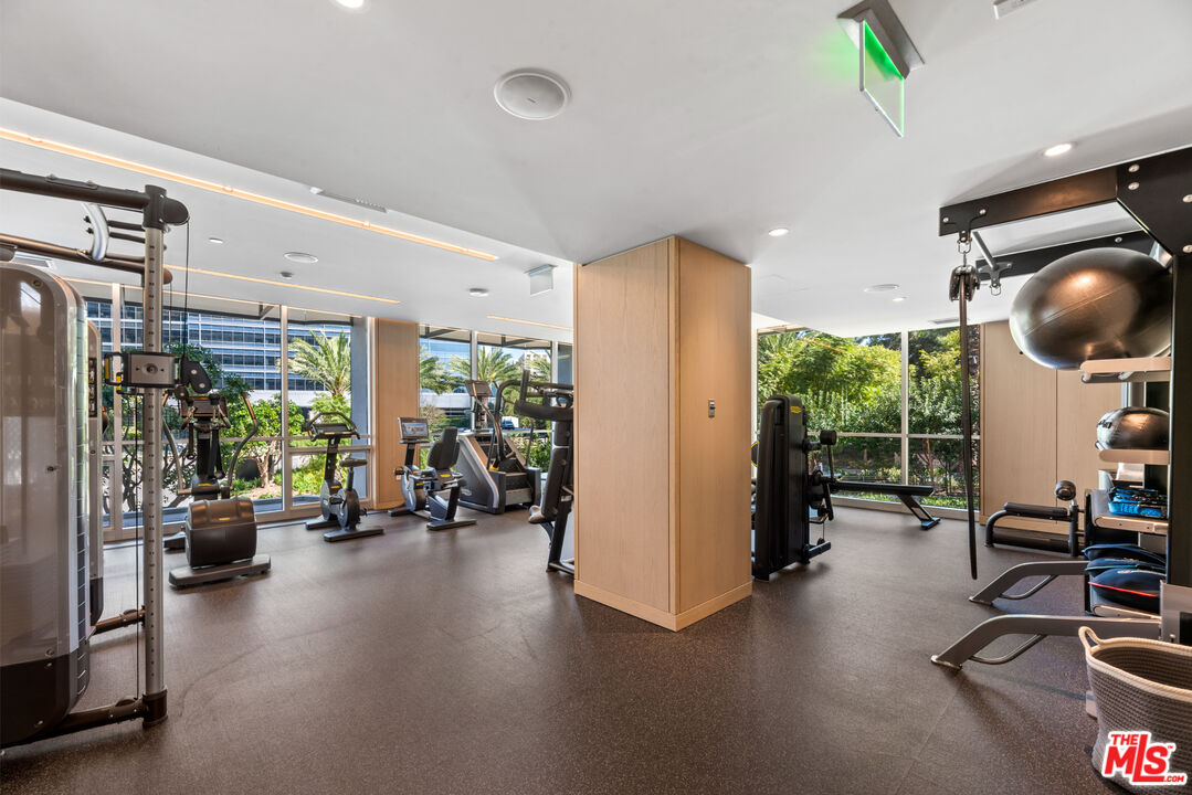 2025 Avenue Of The Stars Unit: 1409