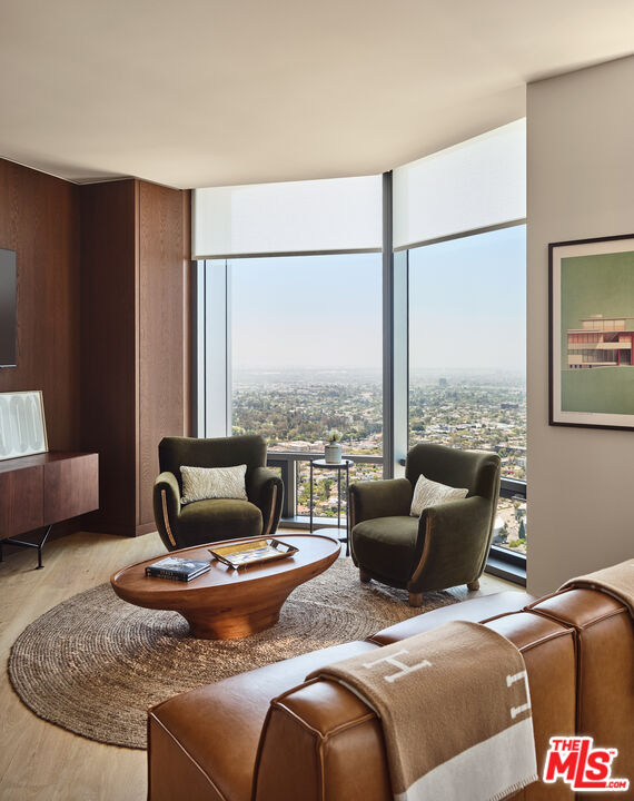 211 W Elm Ct Unit: 11C