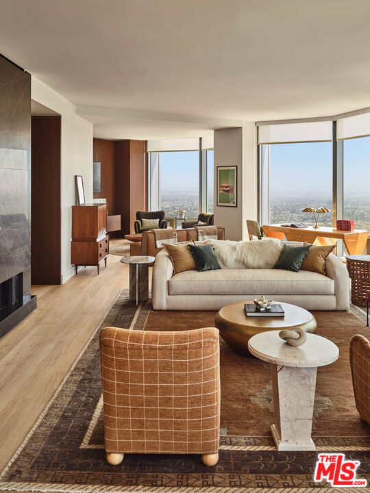 211 W Elm Ct Unit: 11C