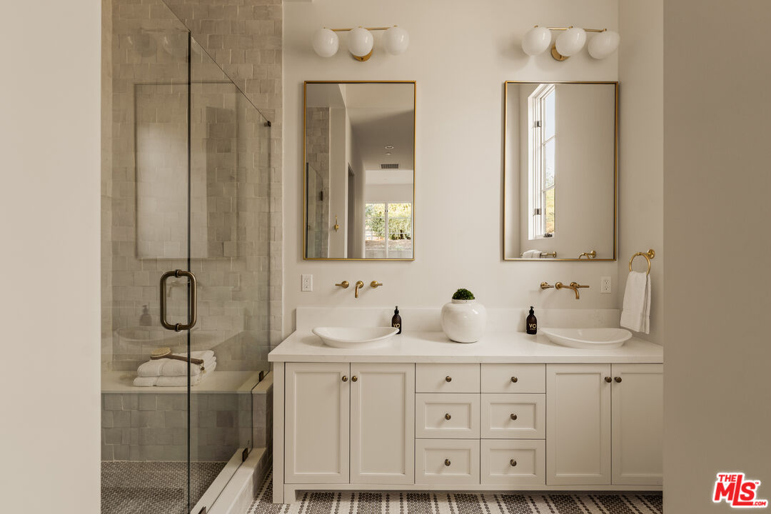 26721 Mulholland Hwy