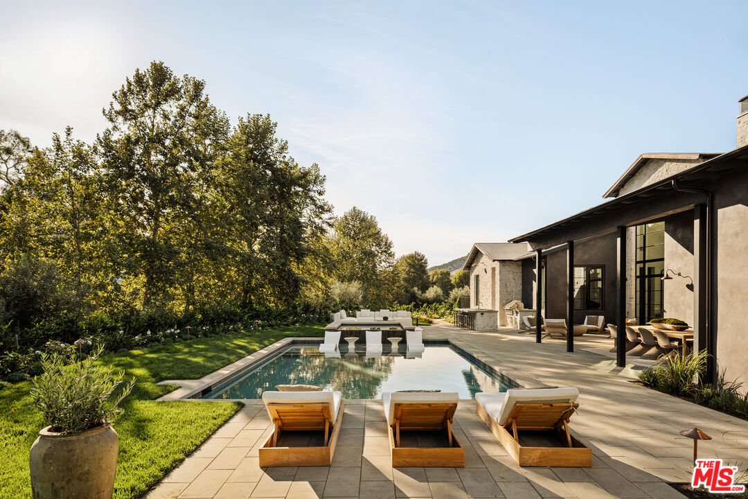 26721 Mulholland Hwy