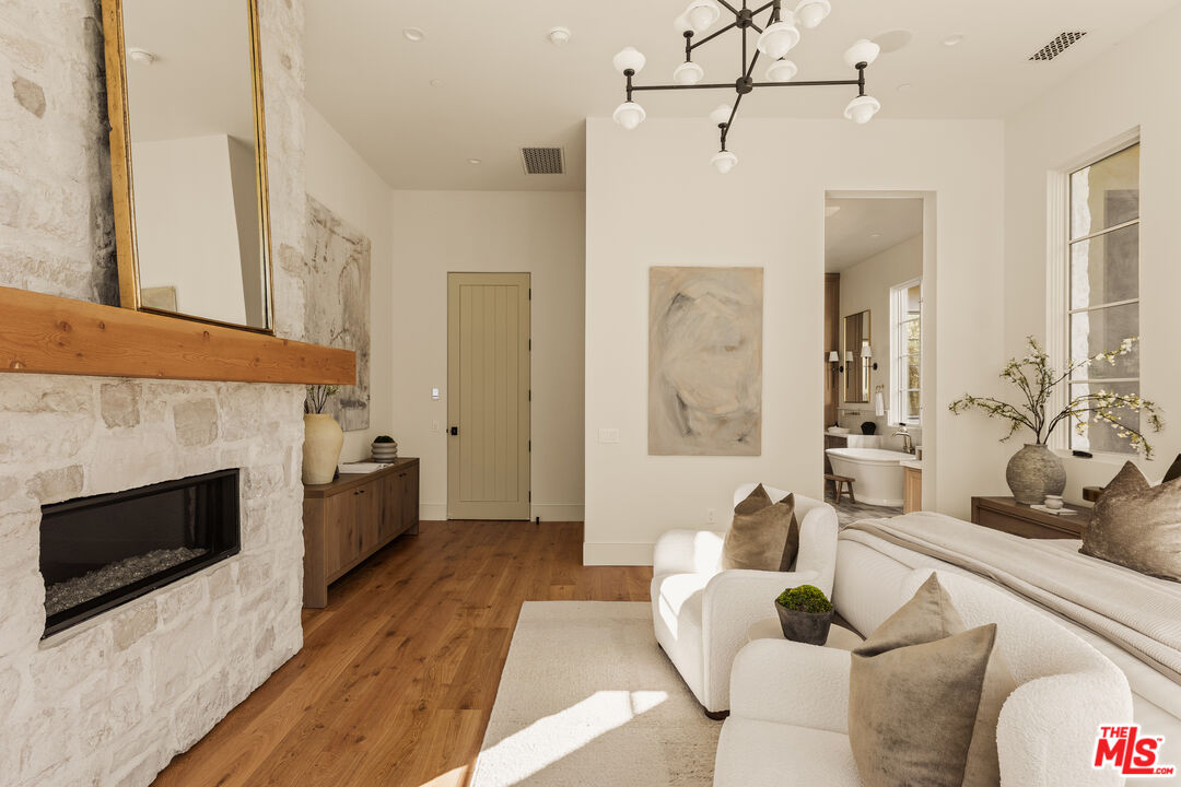 26721 Mulholland Hwy