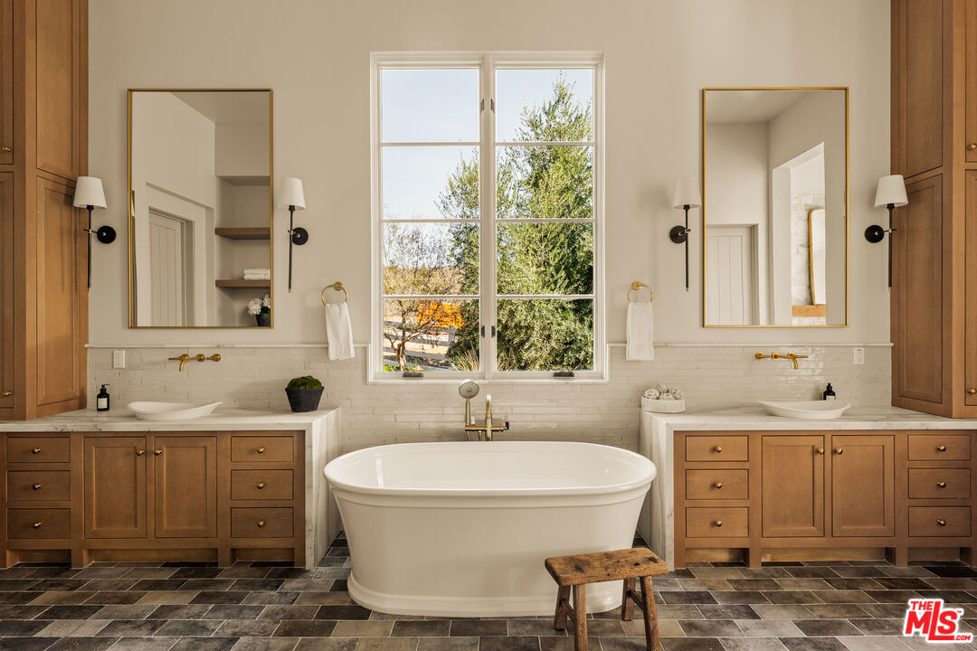 26721 Mulholland Hwy