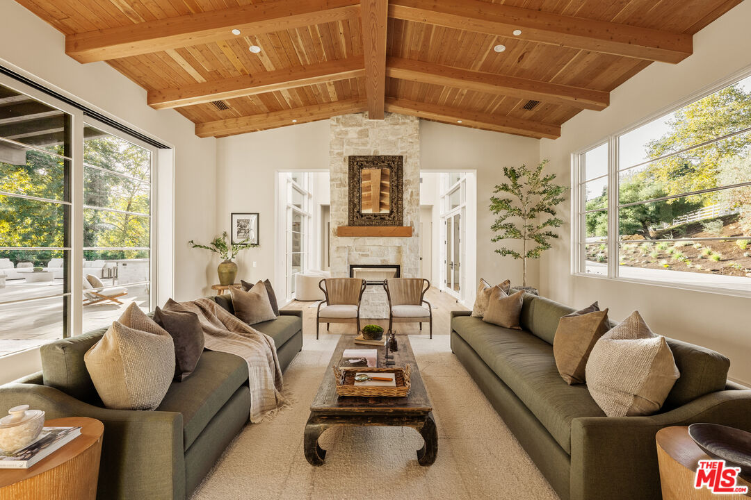 26721 Mulholland Hwy