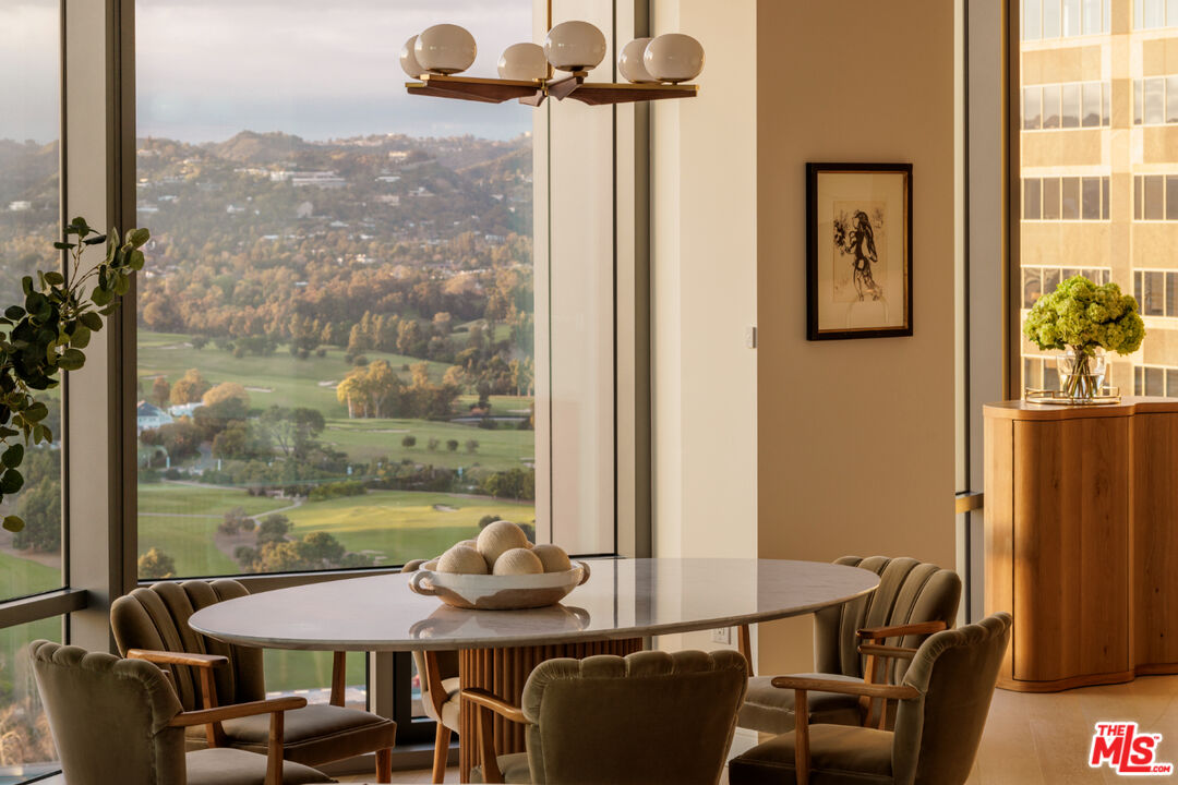 211 W Elm Ct Unit: 11E