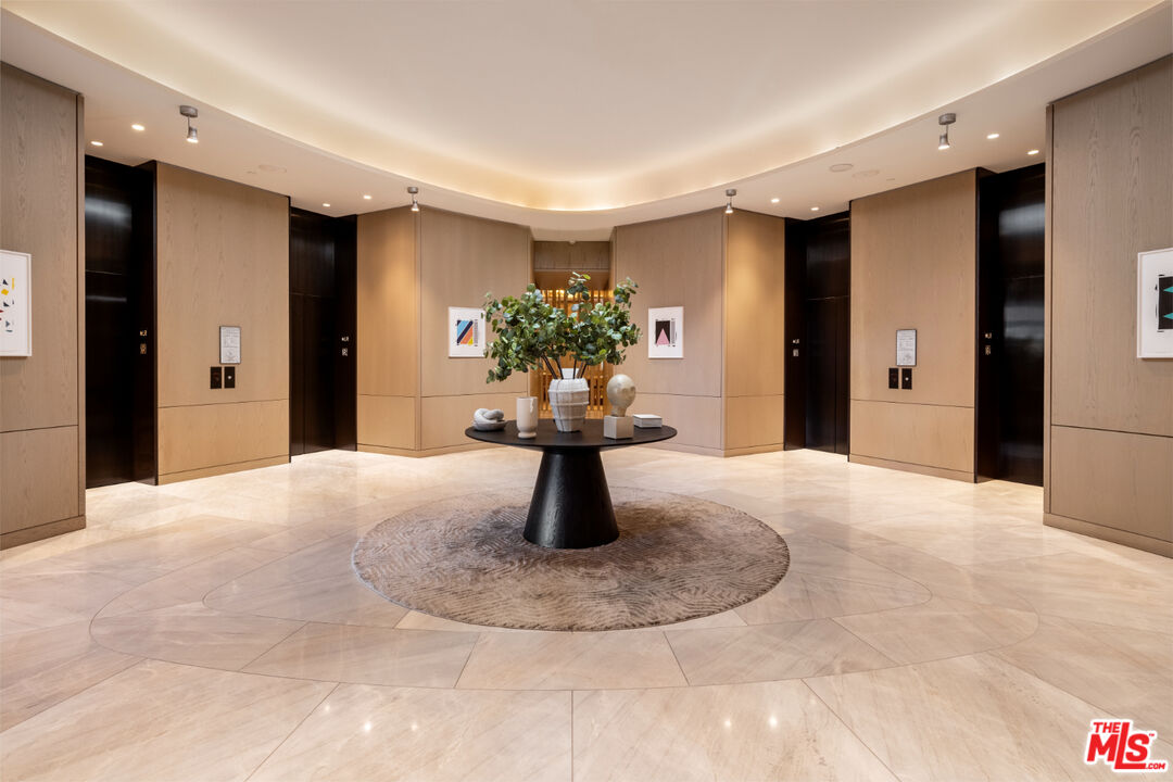 211 W Elm Ct Unit: 11E