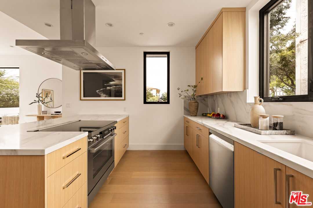 2425 20th St Unit: B