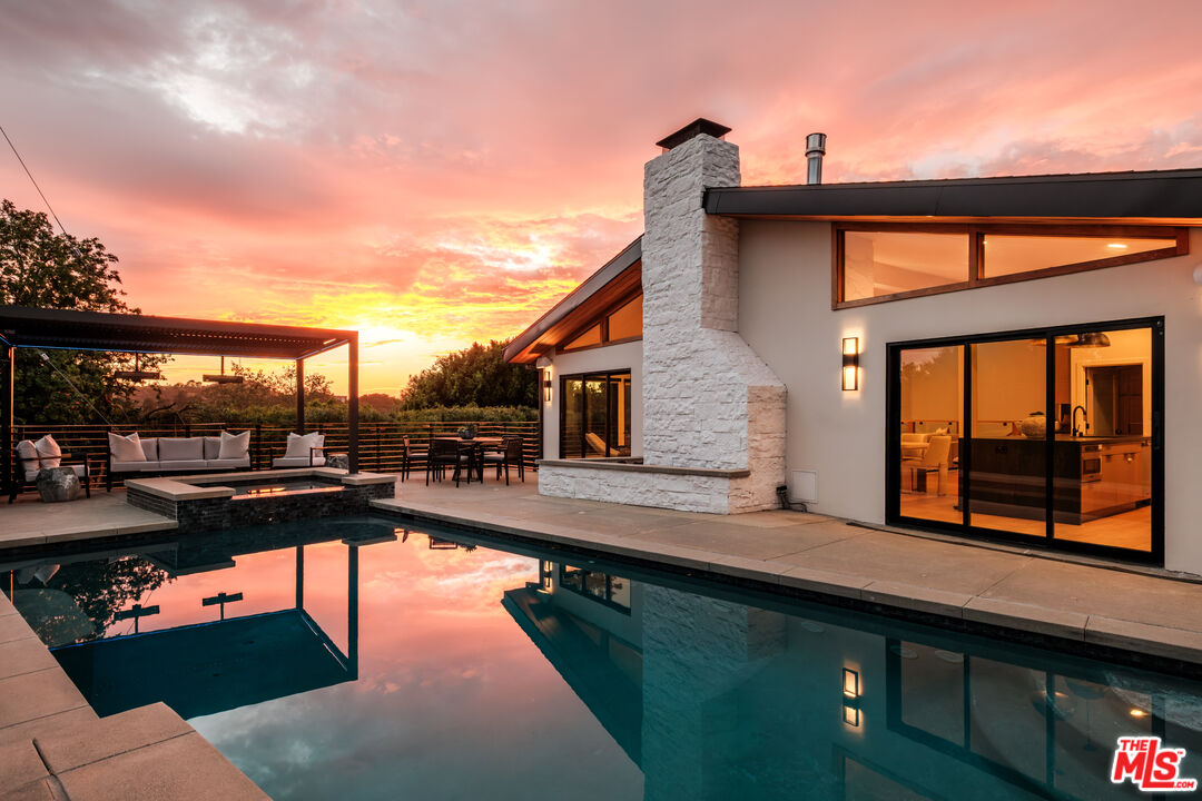 7995 Briar Summit Dr Los Angeles CA