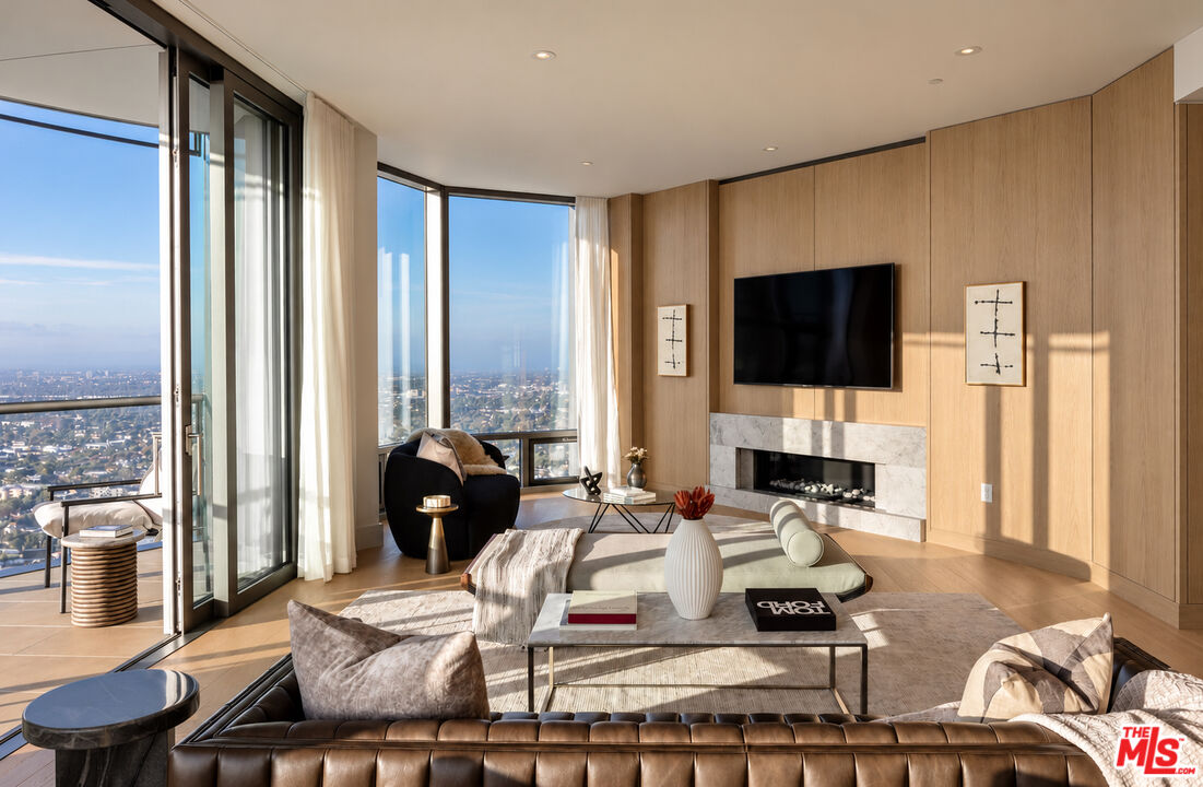 211 W Elm Ct Unit 35b Los Angeles CA