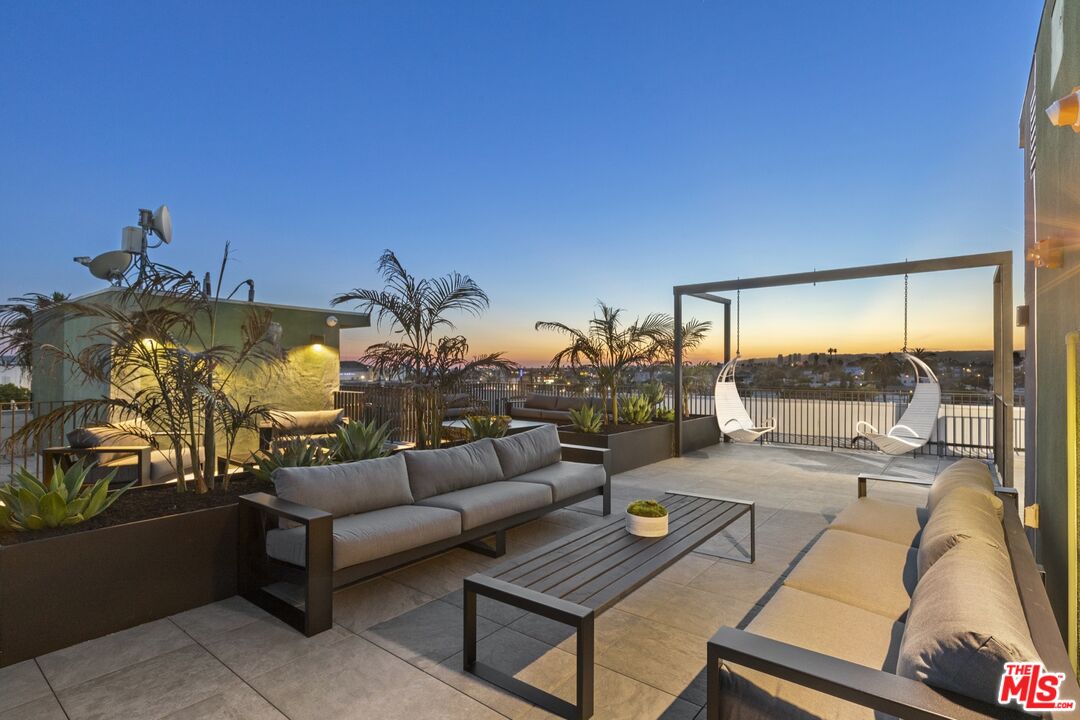 4506 Dockweiler St Unit: 203