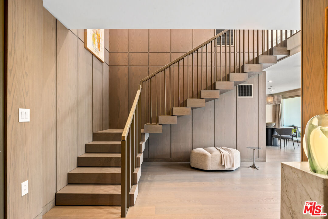 2025 Avenue Of The Stars Unit: 1210