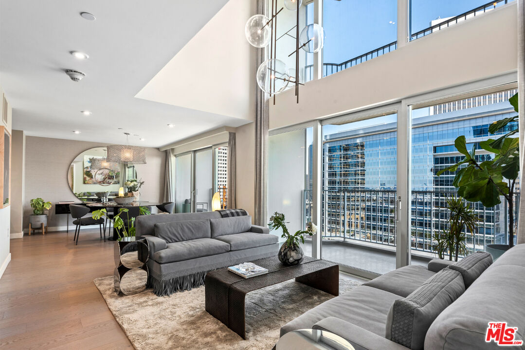 2025 Avenue Of The Stars Unit: 1411