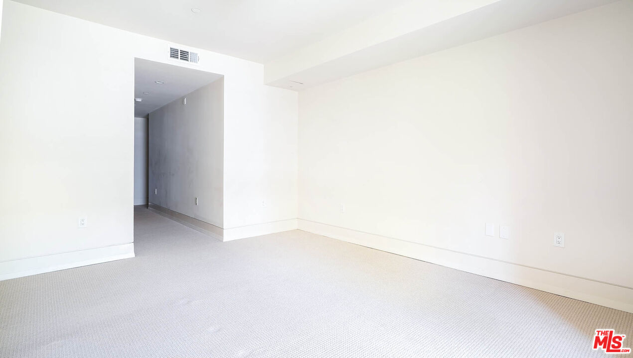 225 S Hamilton Dr Unit: 102