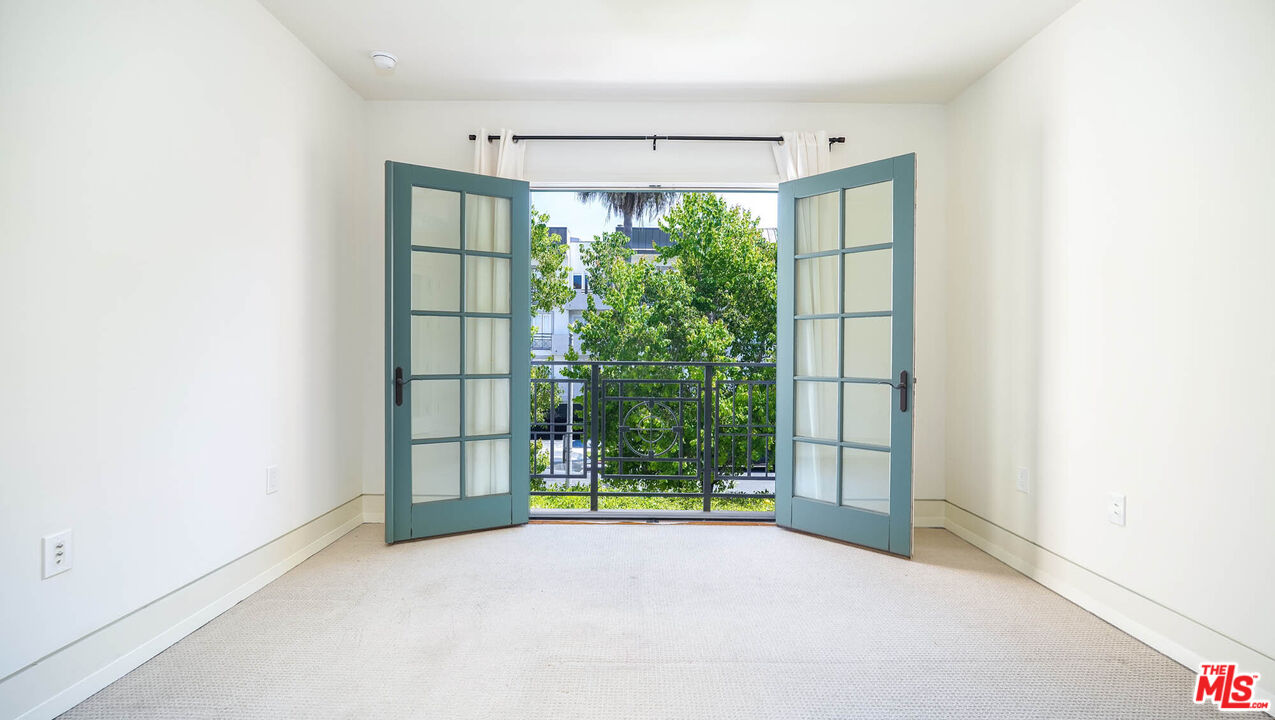 225 S Hamilton Dr Unit: 102