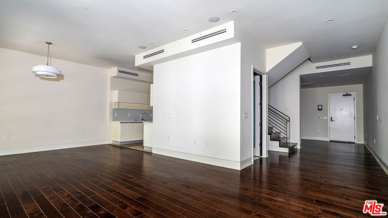 225 S Hamilton Dr Unit: 102