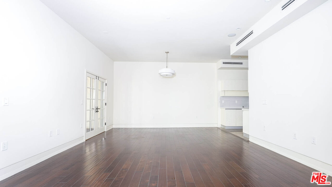 225 S Hamilton Dr Unit: 102