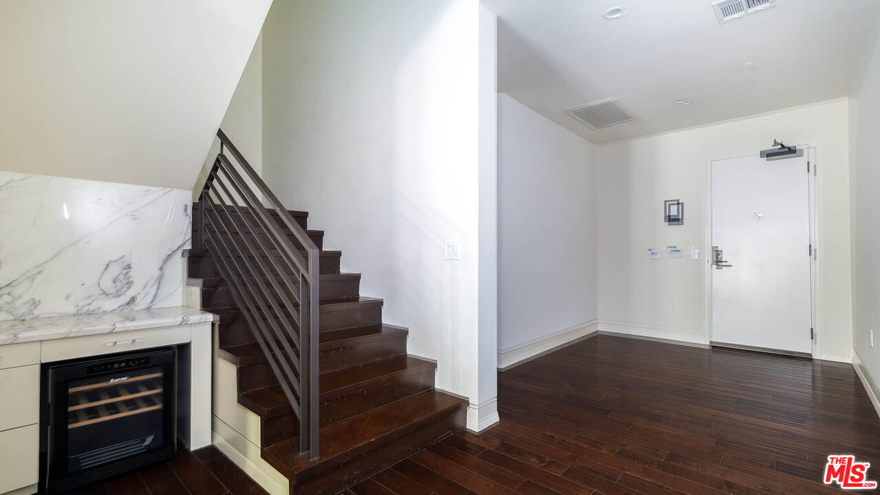 225 S Hamilton Dr Unit: 102