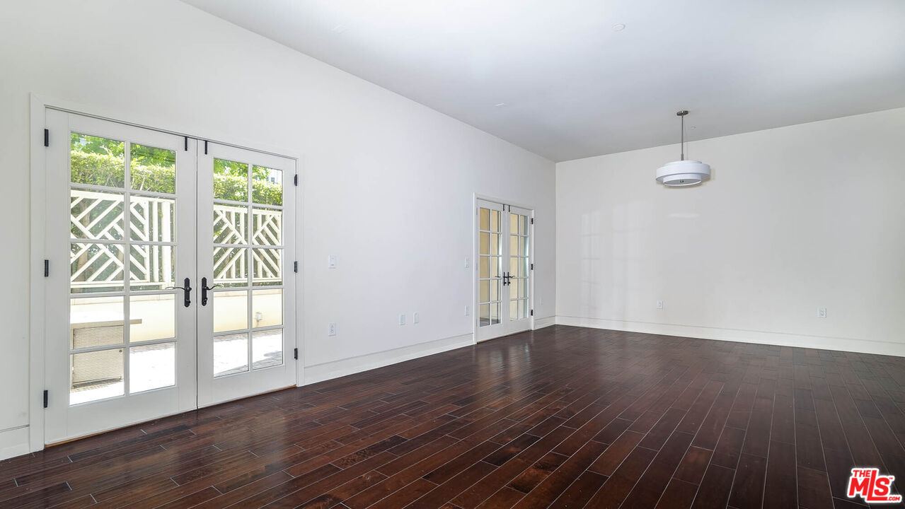 225 S Hamilton Dr Unit: 102