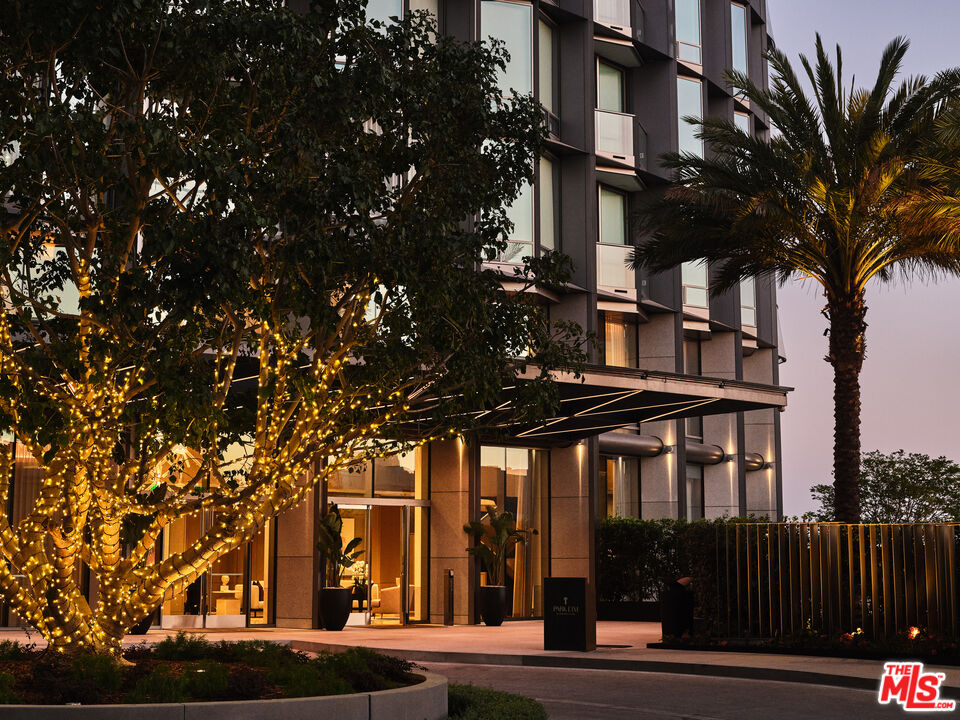 211 W Elm Ct Unit: 5D