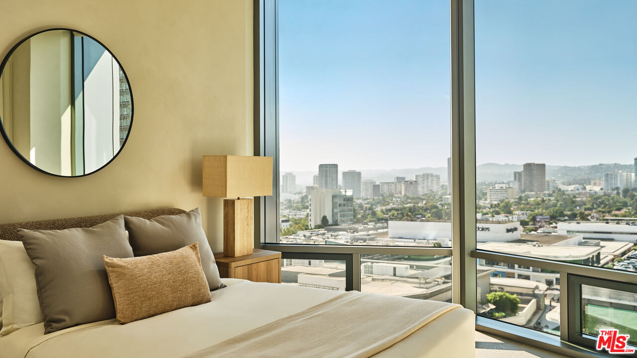 211 W Elm Ct Unit: 5D