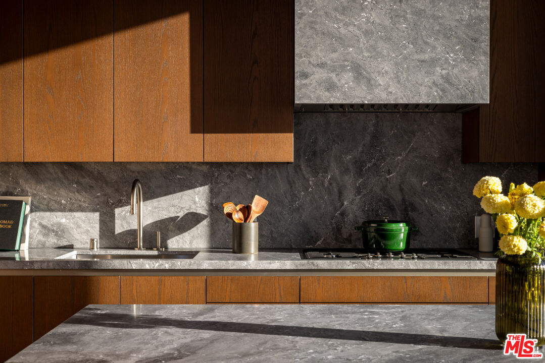 211 W Elm Ct Unit: 3A