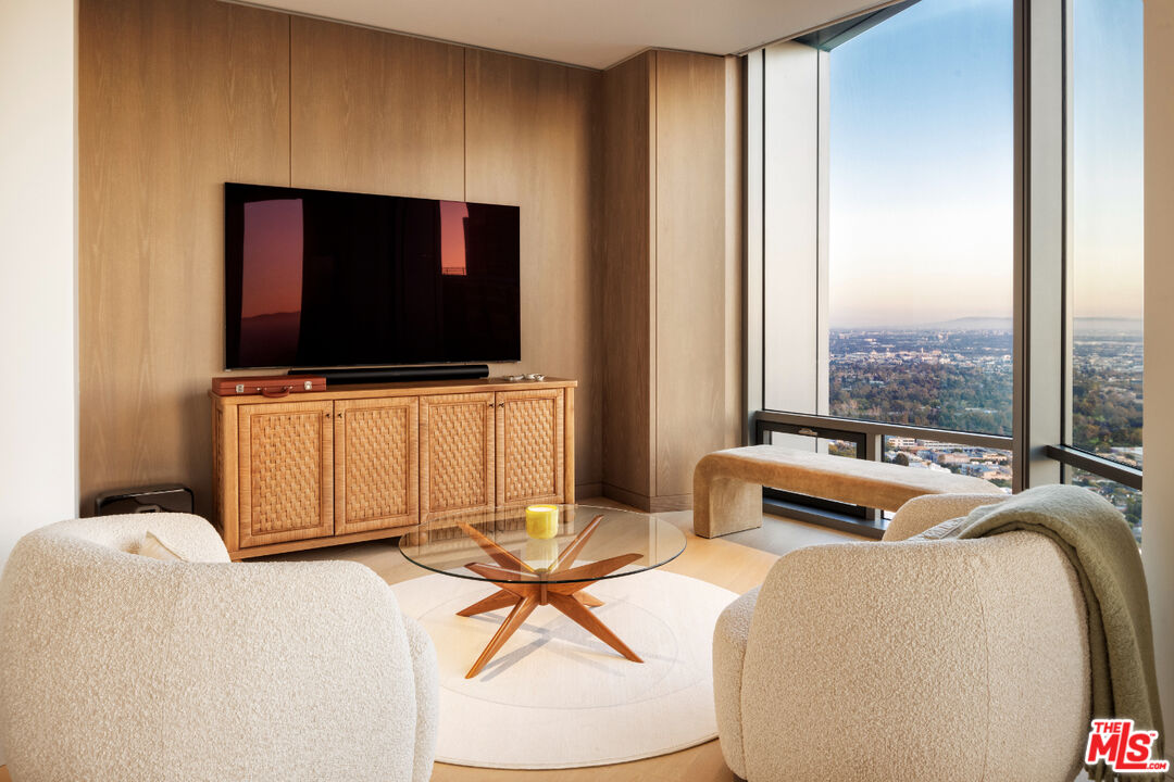 211 W Elm Ct Unit: 3A