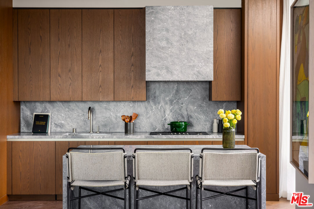 211 W Elm Ct Unit: 3A