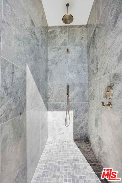 211 W Elm Ct Unit: 16B