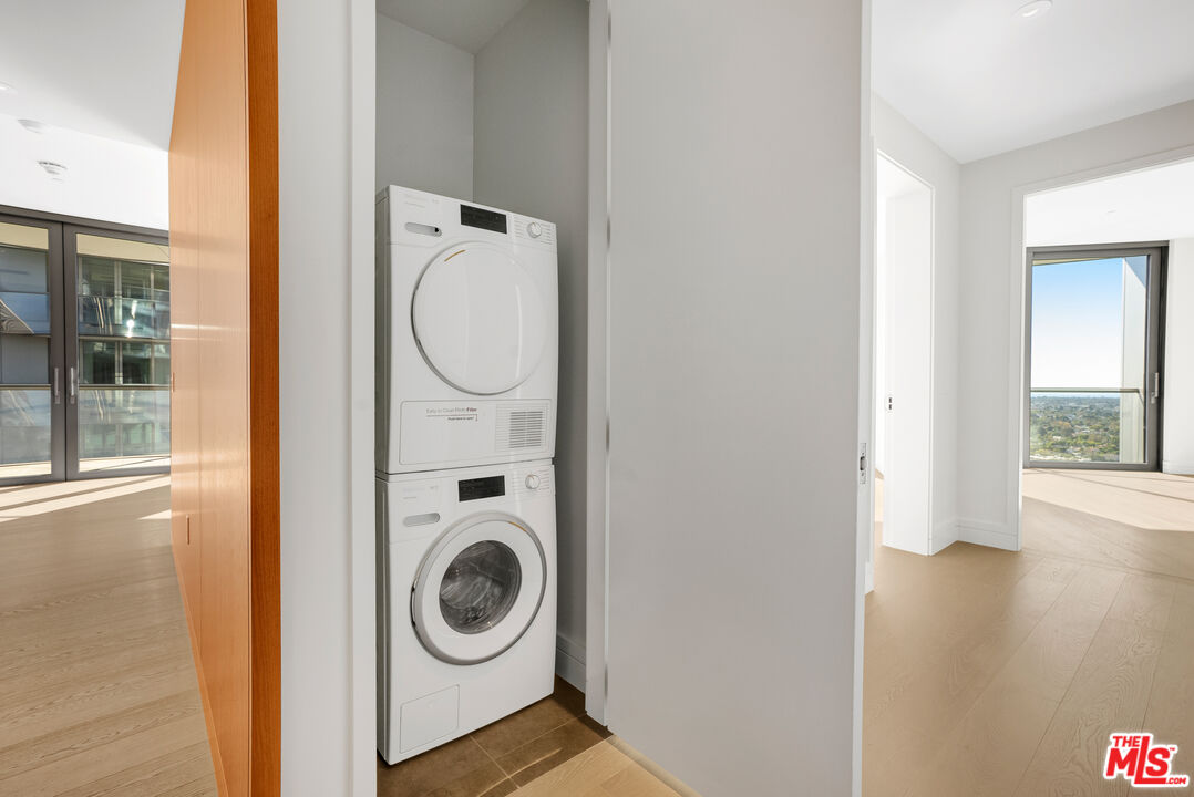 211 W Elm Ct Unit: 16B