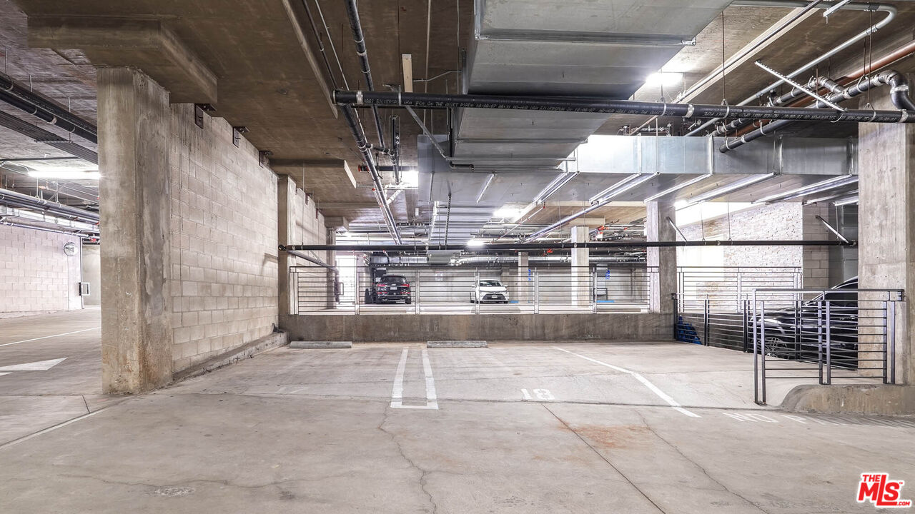 225 S Hamilton Dr Unit: 102