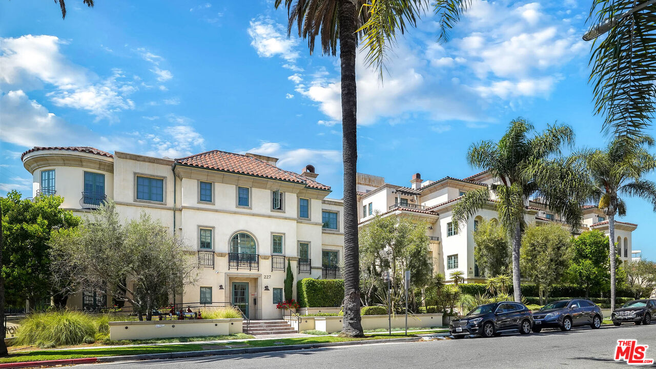 225 S Hamilton Dr Unit: 102