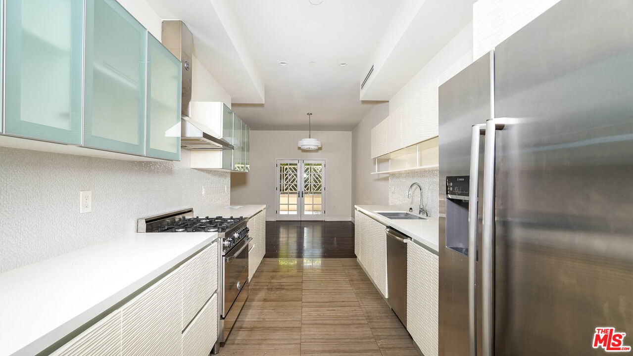 225 S Hamilton Dr Unit: 102